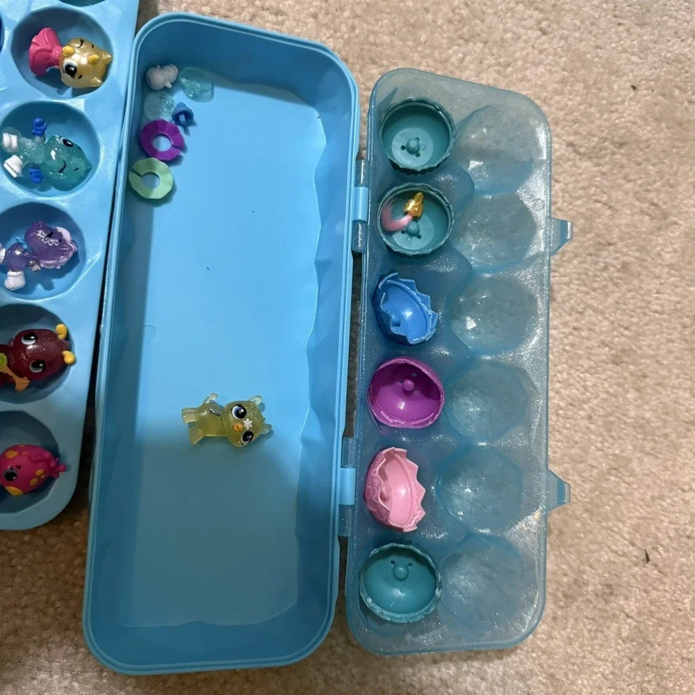 Hatchimals Mini Figures CollEGGtibles 13 Minis In Shells‎ & Plastic Egg Carrier